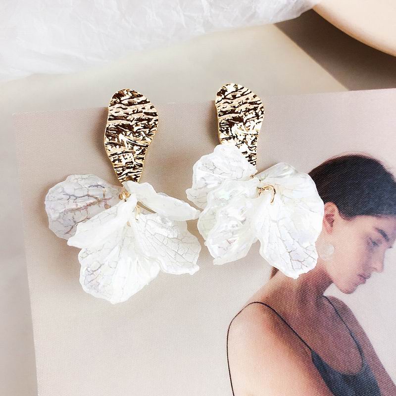 Jessica White Shell Flower Earrings
